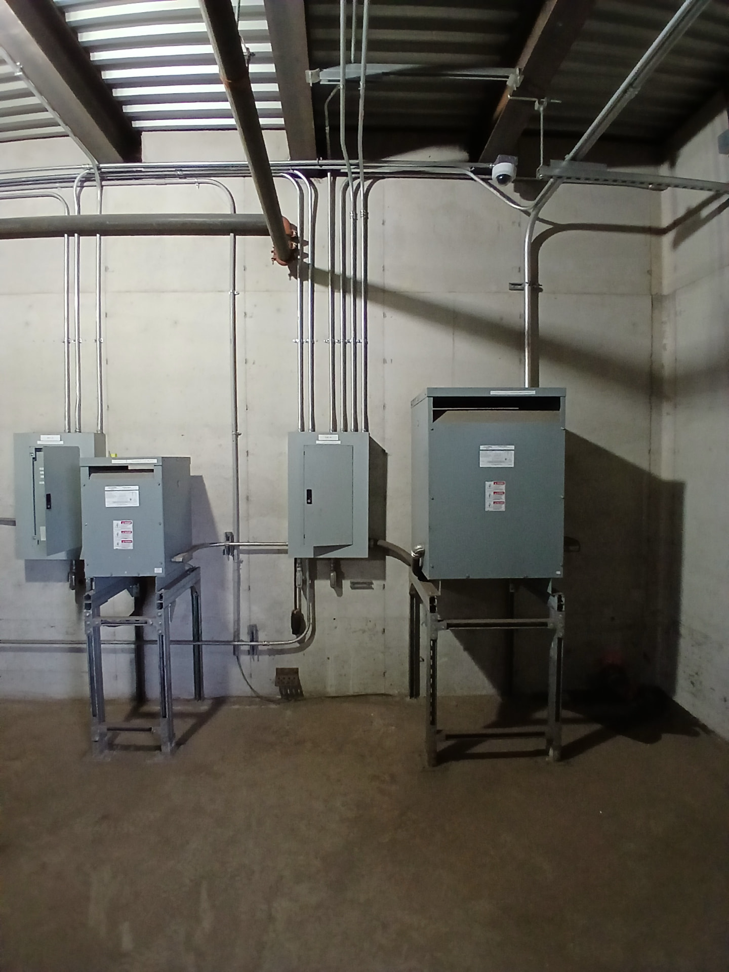 Transformers and panelboards mounted with rigid conduit runs